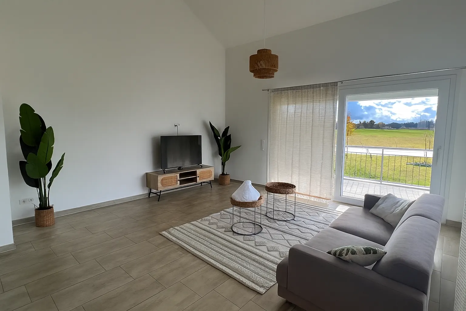 Mountain Apartments Leutkirch – Wohnzimmer mit Couch Obergeschoss