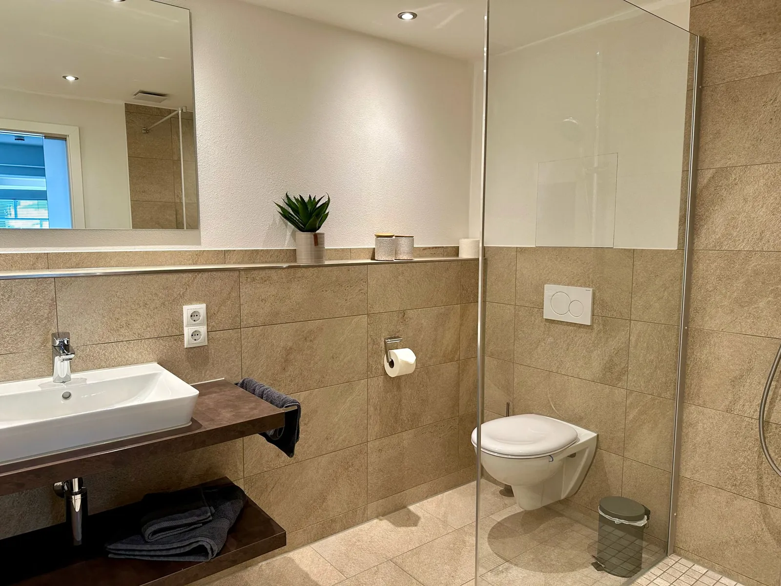 Ferienwohnung Lieblingsort – Badezimmer mit begehbarer Dusche