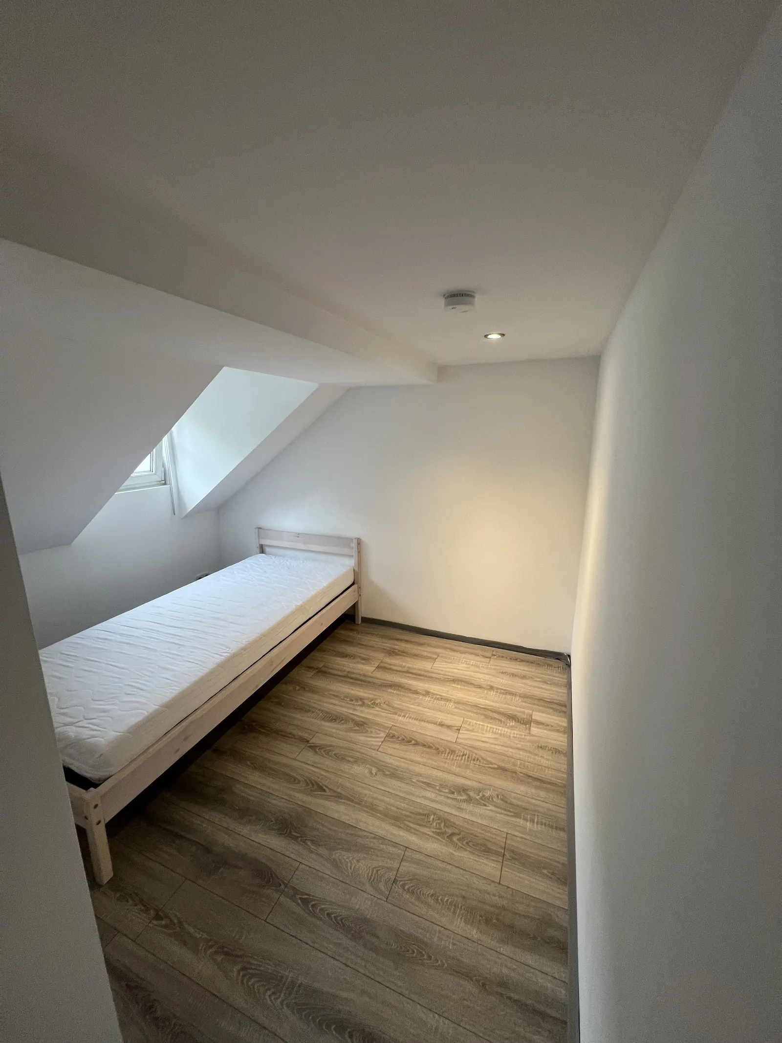 Basic Monteurzimmer – Doppelzimmer mit Sofa