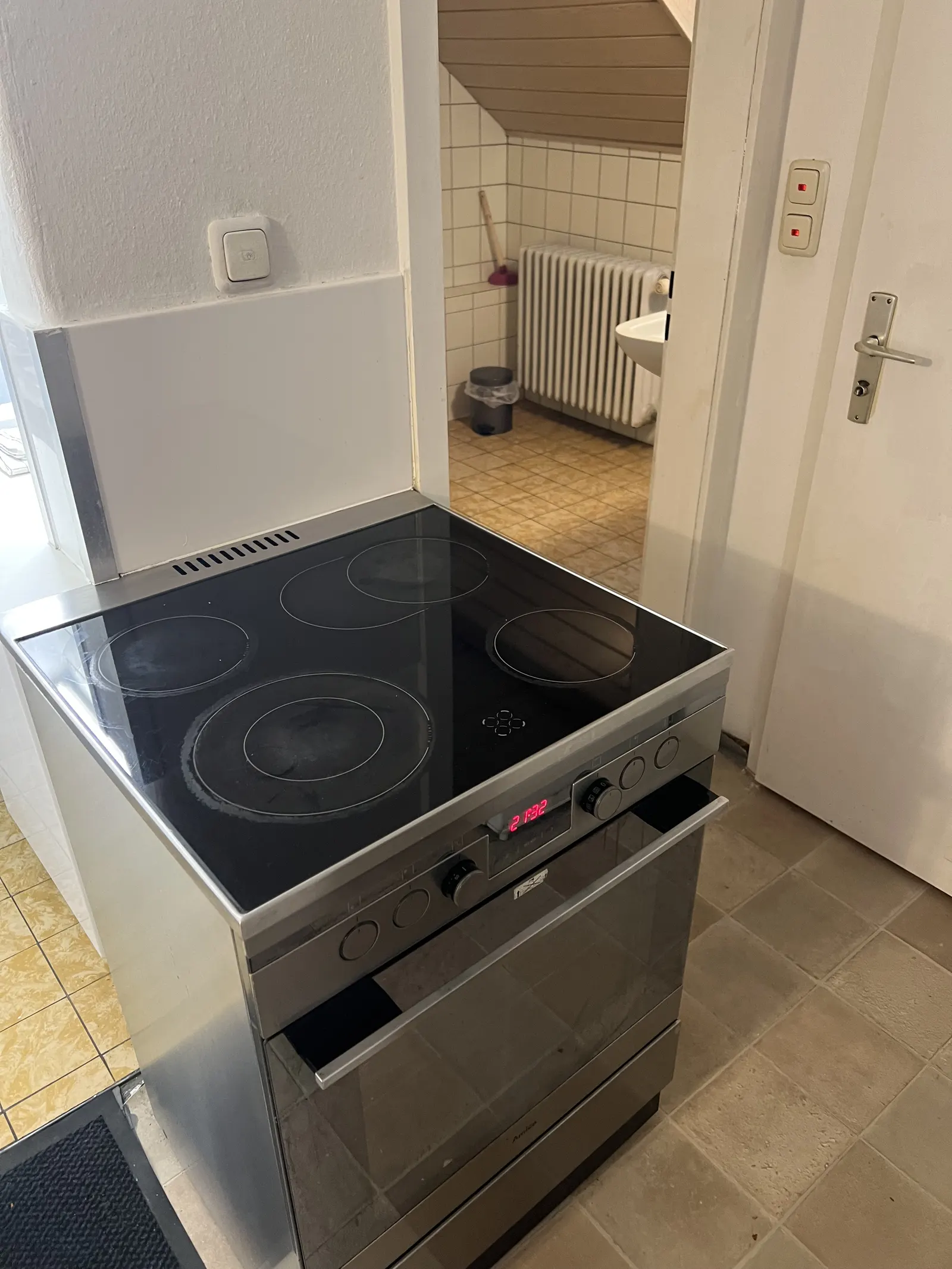 Basic Monteurzimmer – Ceranfeld und Backofen